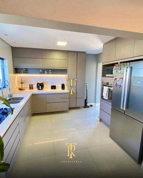 Cobertura à venda em Cachoeirinha, Vila Cachoeirinha, com 3 quartos, com 250 m²